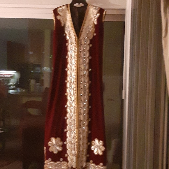 VINTAGE velvet red/gold embellish vest + Lining - Picture 11 of 11